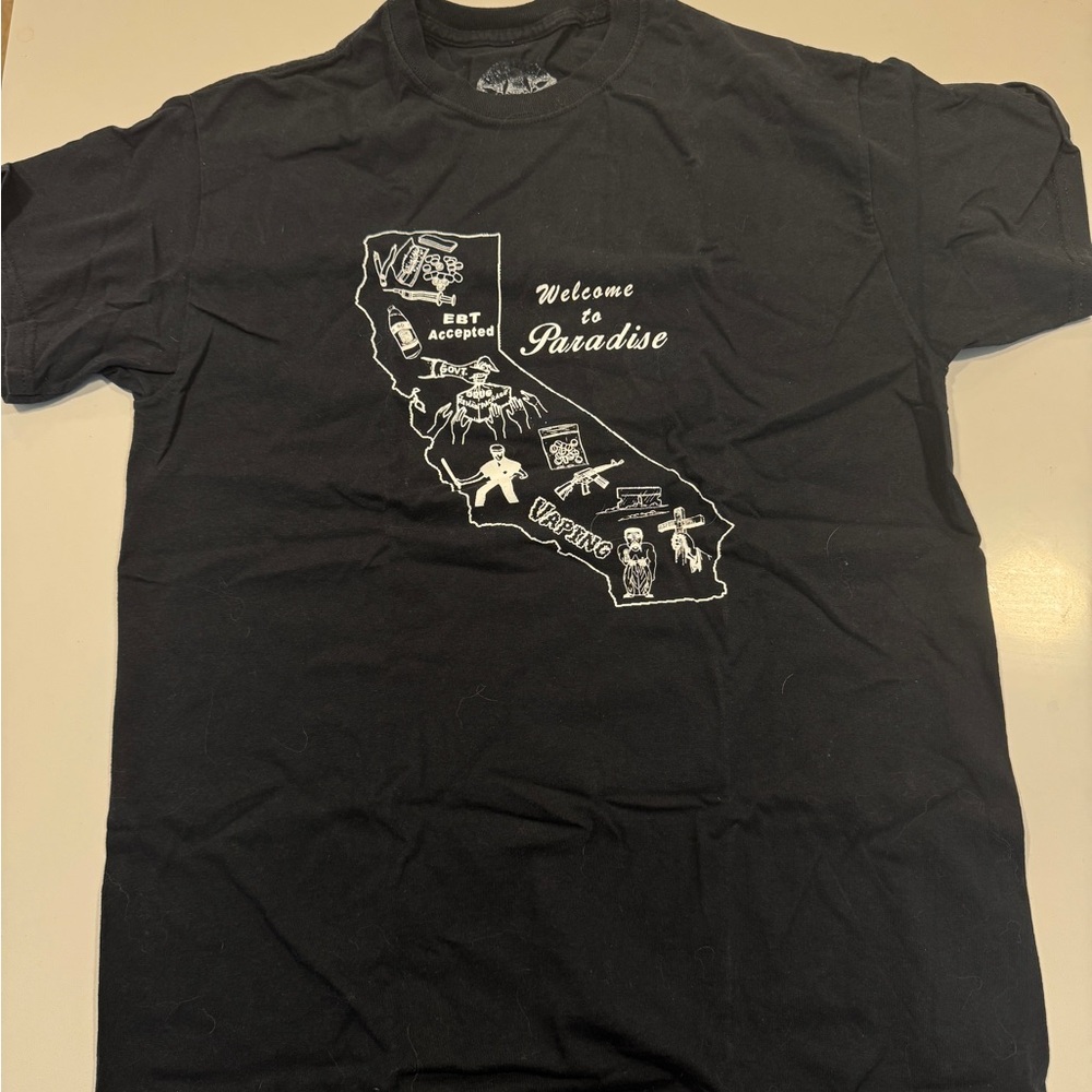 Paradise NY tee size medium
